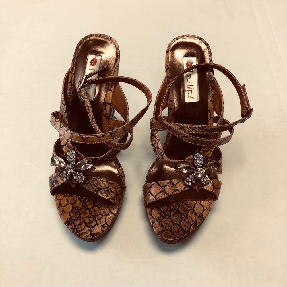 New!! Two Lips Brown Heels